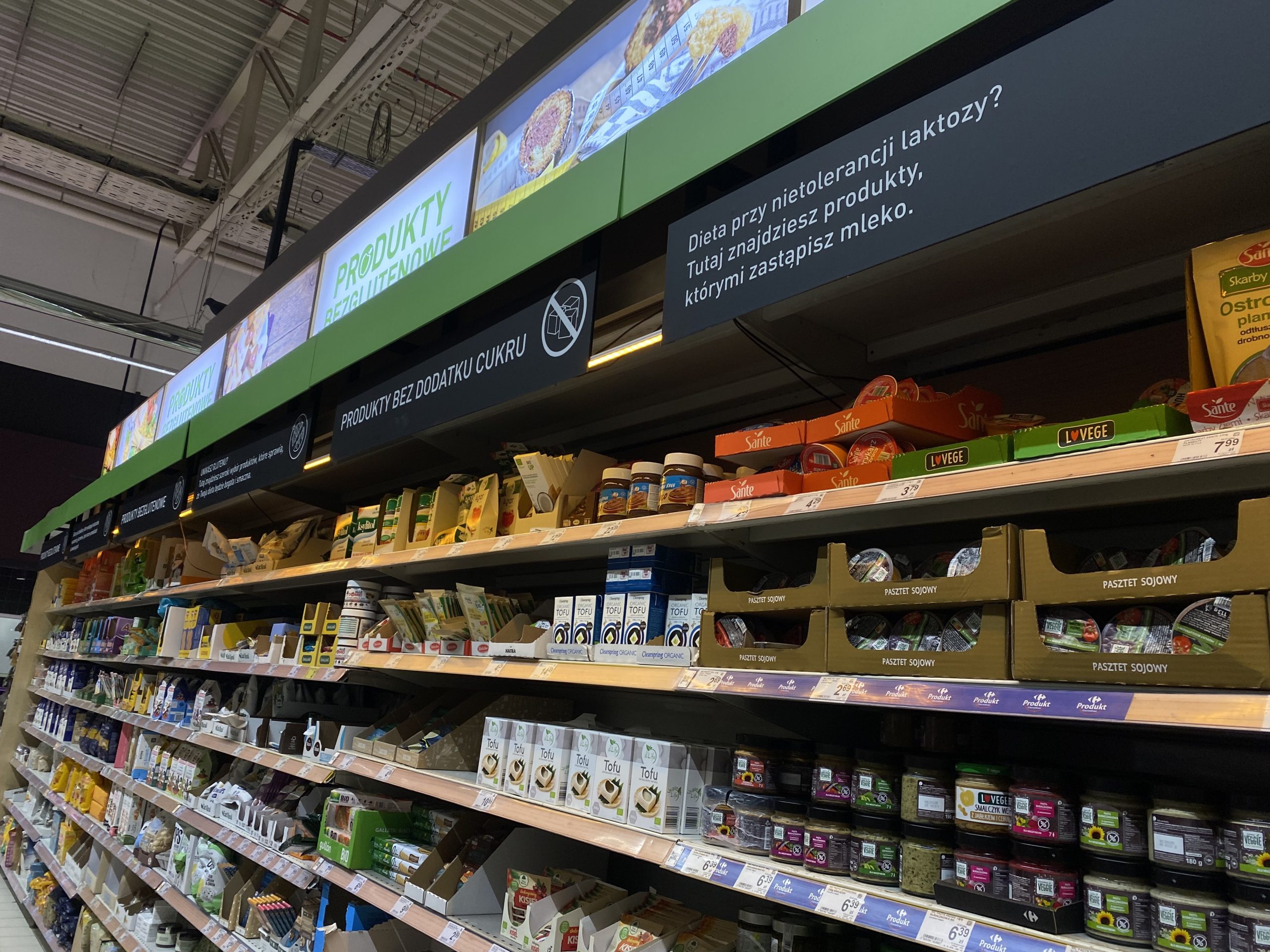 Shelf power track system for convenience store shelving
